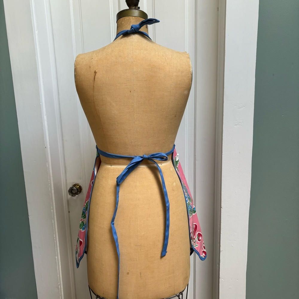 Oilcloth Pink Strawberry Print Apron - Picture 6 of 6